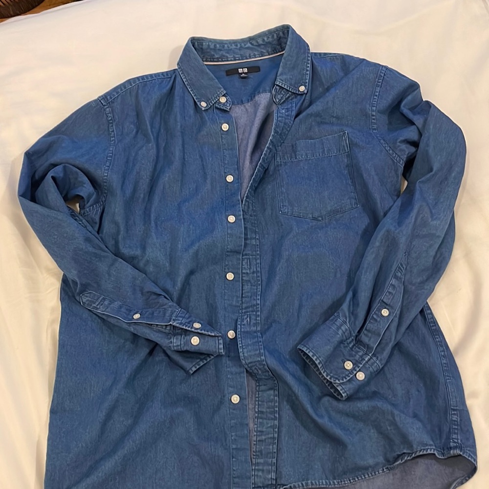 Uniqlo chambray button up
